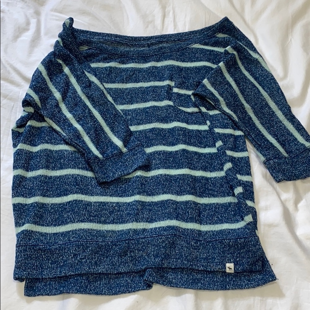 Quarter sleeve sweater